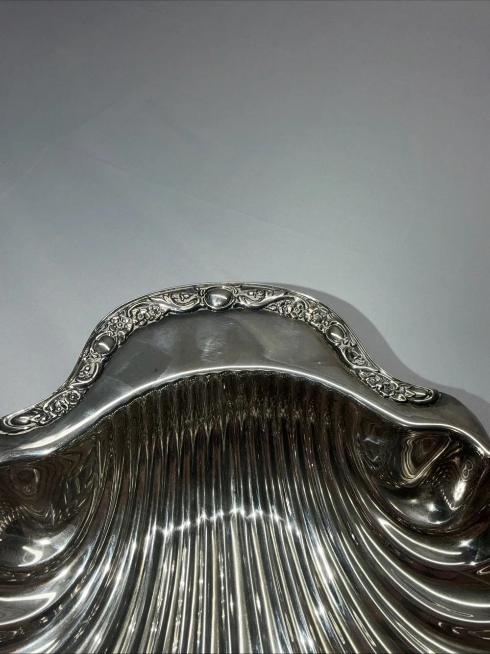 WM Rogers Victorian Rose 1995 Silverplate Shell Bowl Handled Serving Tray